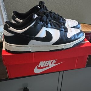 Nike Men's Classic Black and White Sneakers